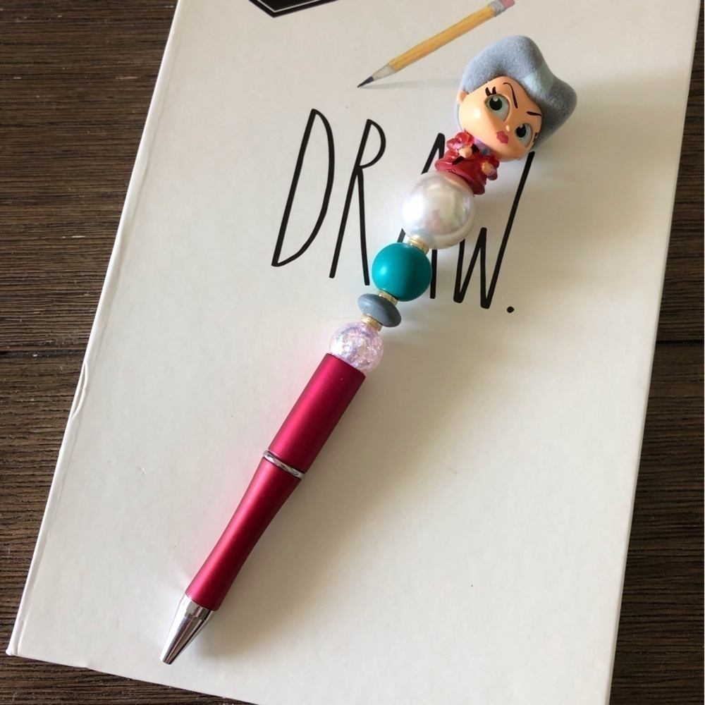 Disney Doorables: Cinderella: Lady Tremaine handmade beaded pen - Picture 2 of 3